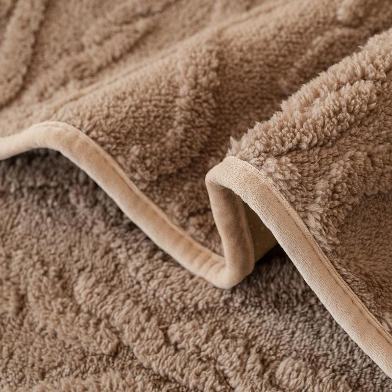 Solid-Color Geometric Pattern Plush Sofa Cover, Soft Non-Slip Sofa Protector for Living Room and Bedroom, Stylish Pet-Friendly Home Decor, Sofa Slipcover