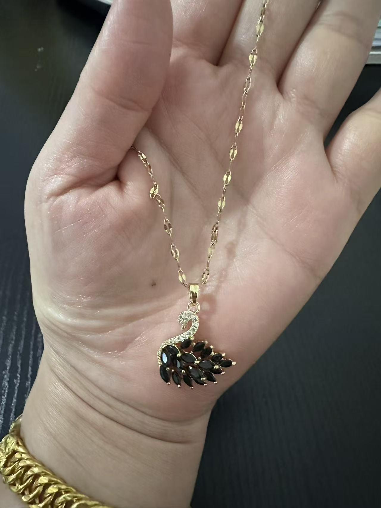 2026 New Elegant Necklace in Ins Style, Titanium Steel Plated with 18K Gold, Full of Diamonds, Swan Design with Zirconia Inlaid Lip Chain