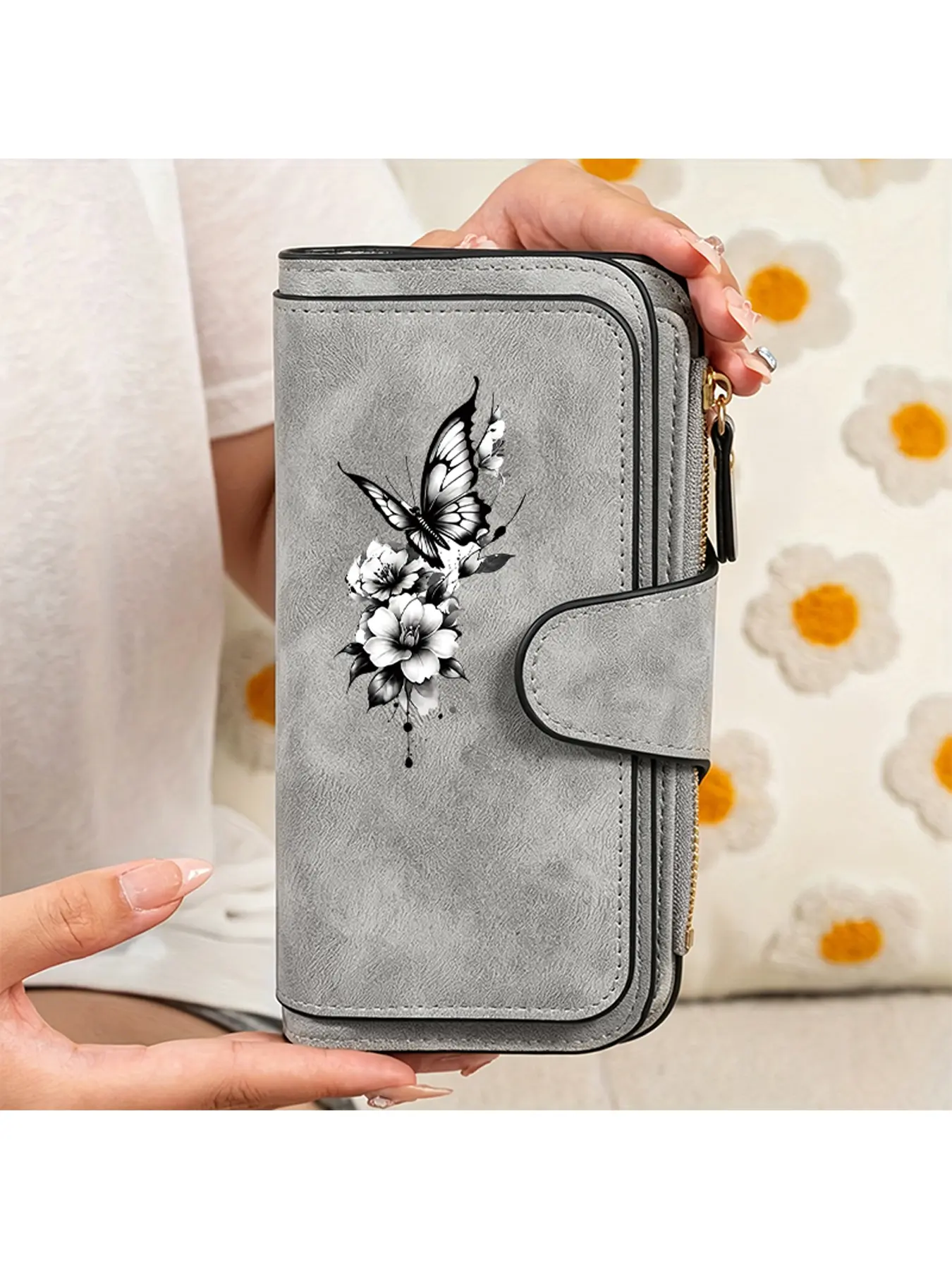 An elegant and stylish women's wallet. Ladies' hand-held bag decorated with butterfly and floral patterns, multi card slot ladies' long wallet, suitable as a birthday gift/Halloween gift/Christmas gift