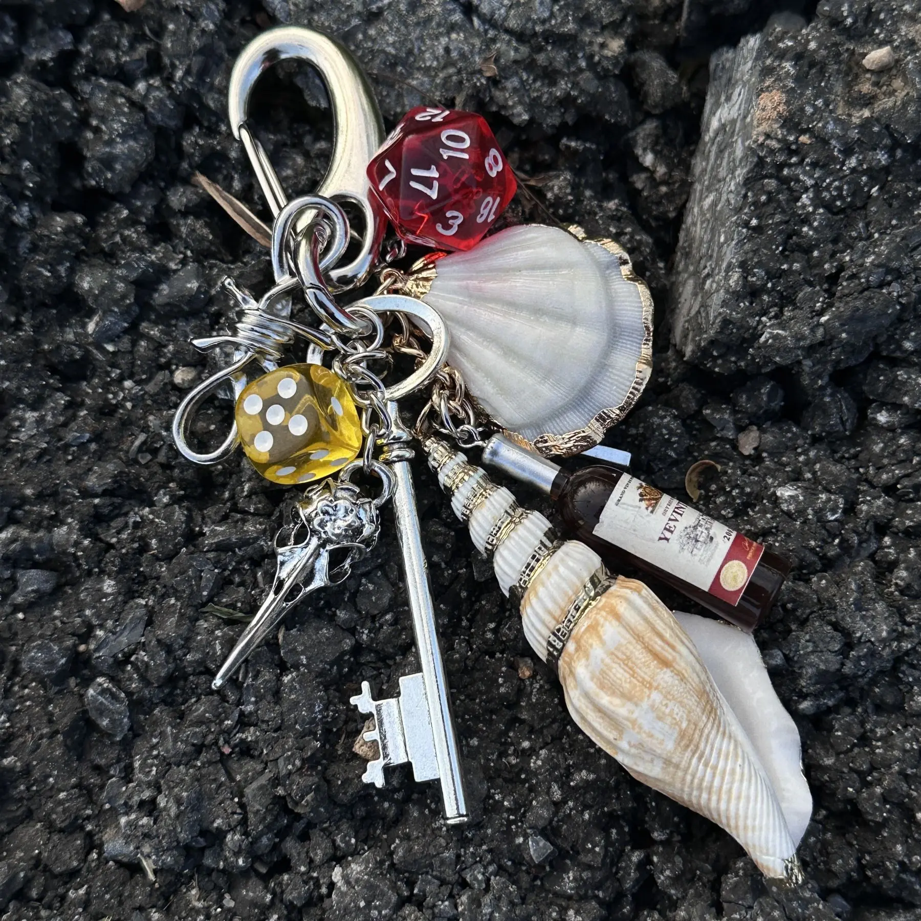 Vintage Multi-Charm Keychain Retro Skeleton Key Lock Feather Shell Dice Pendant Backpack Accessories