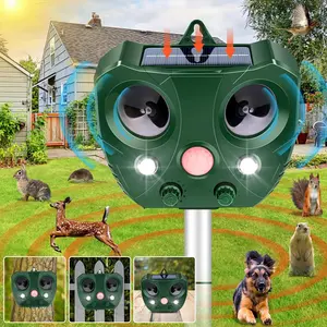 Solar-Powered Rechargeable Ultrasonic Animal Repeller with LED Flashing Light, Outdoor Use, Electronic Pest Repellent, Effective Pest Deterrent Device