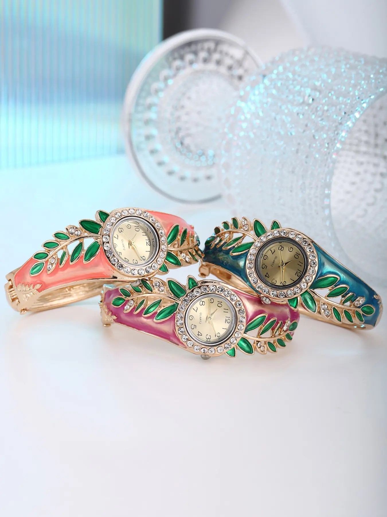 Elegant Leaf Enamel Diamond Bracelet Quartz Watch, Round Digital Dial, Vintage Hand-Drawn Craftsmanship, Perfect Gift for Daily Wear
