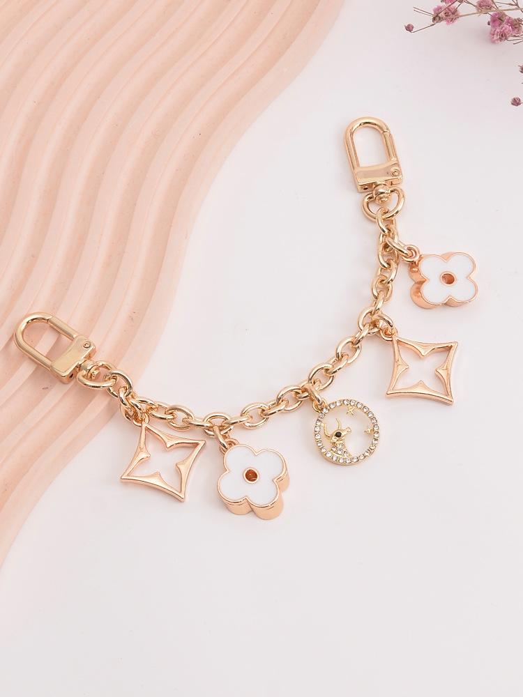 Bag chain decorative accessory with four-leaf clover element, chain pendant, hardware accessory, chain ornament