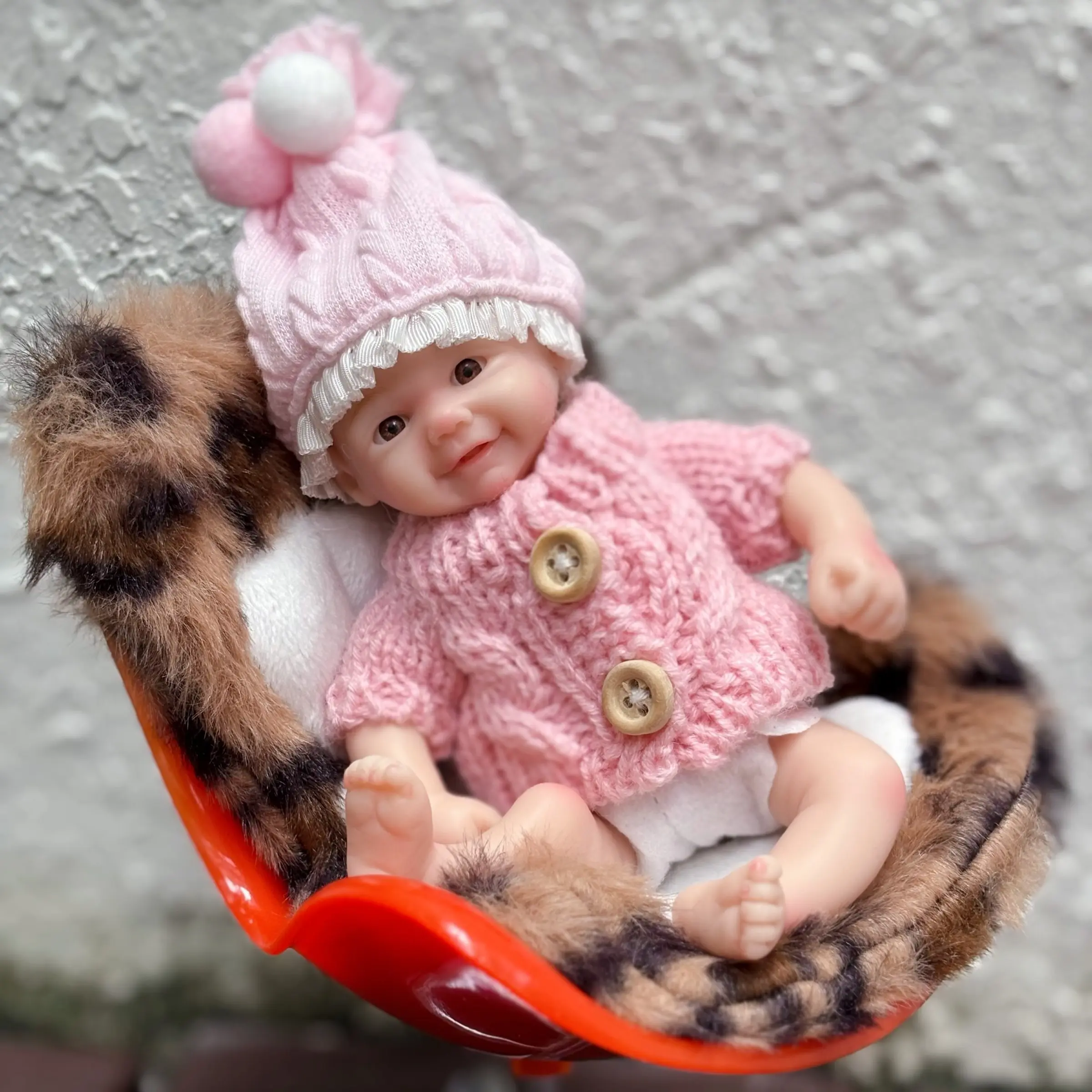 Mini Silicone Girl Doll, Soft Doll, Super Cute Handmade Toy, Perfect Gift for Kids, Unisex Child Friendly, High-Quality Craftsmanship