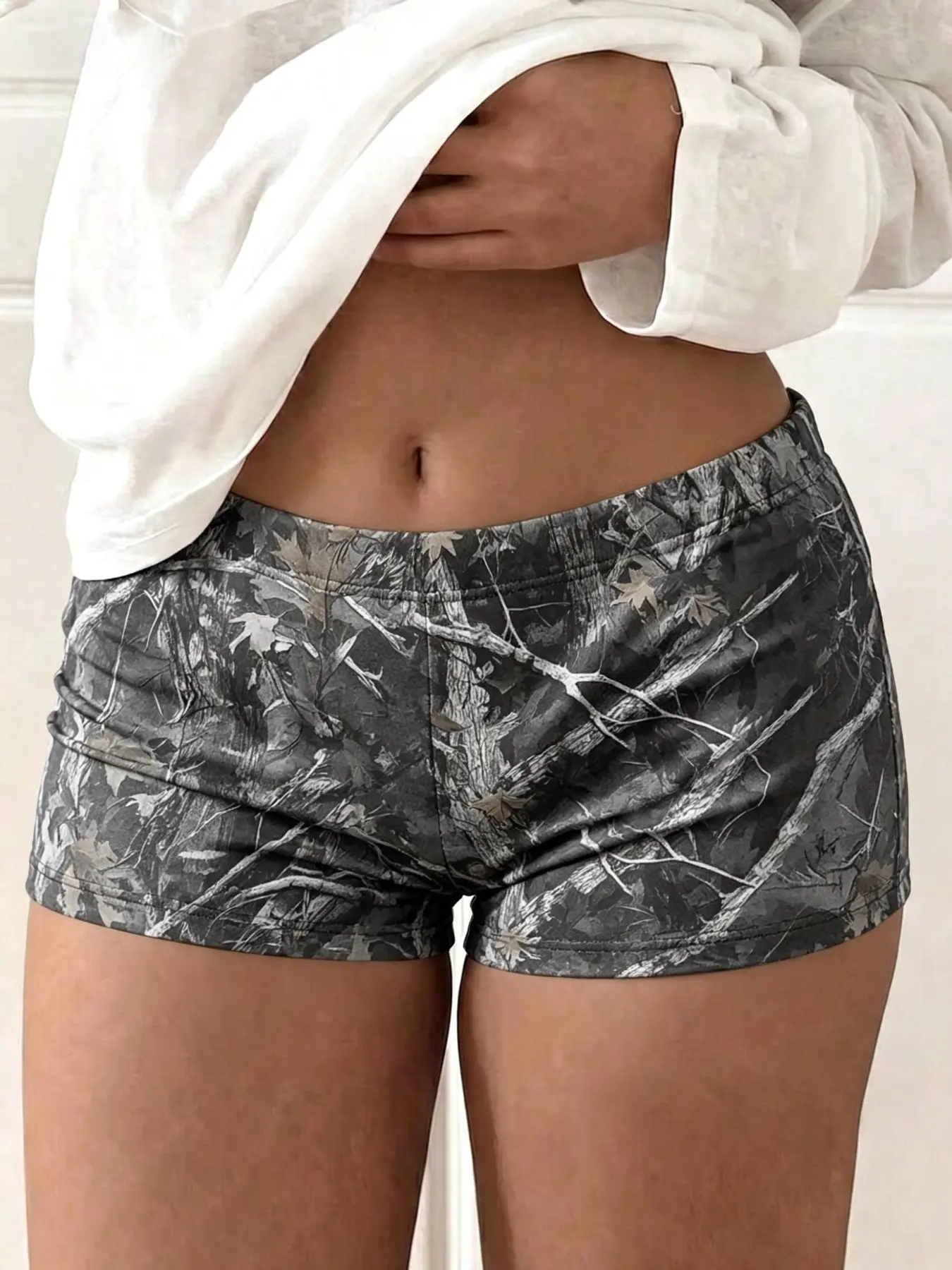 Y2K millennium style sexy micro shorts, Camo fitted shorts, tree pattern camouflage all-over print, low-rise tight fit with elastic waist, comfortable skin-friendly fabric, suitable for women's summer sports, fitness, daily leisure, party wear