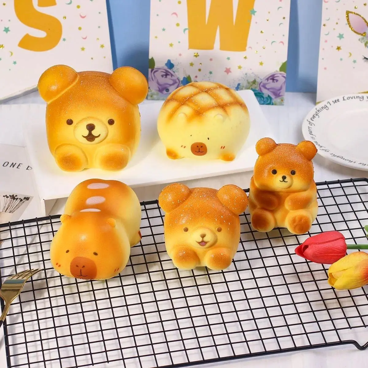 1PCS bear simulation decompression pinch music student opening gift bear simulation bread slow rebound pinch.