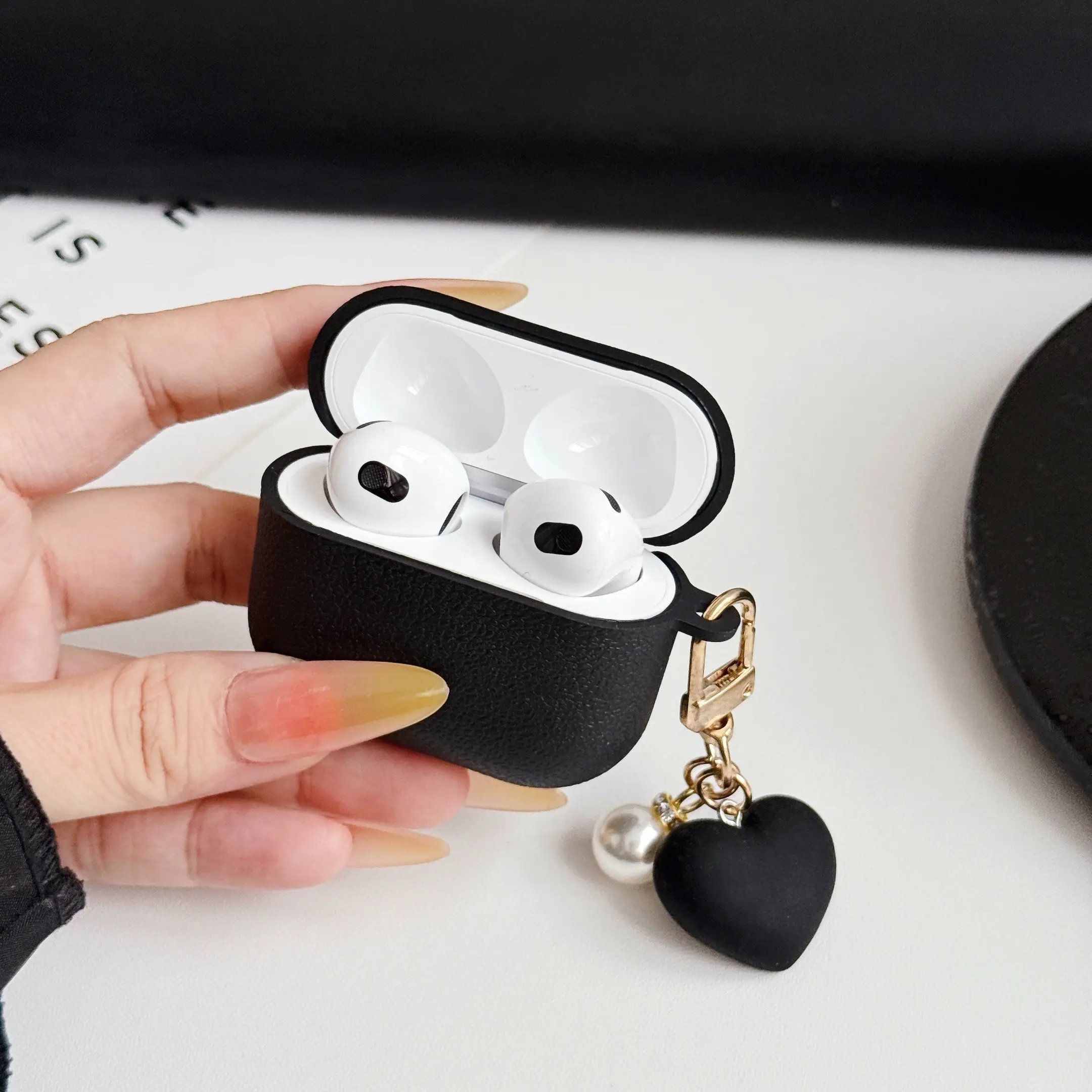 Simple Leather Texture Heart Pearl Charm Case for AirPods 4/pro3/3/pro2, Apple Bluetooth-compatible Earphone Shell, Protective Cover