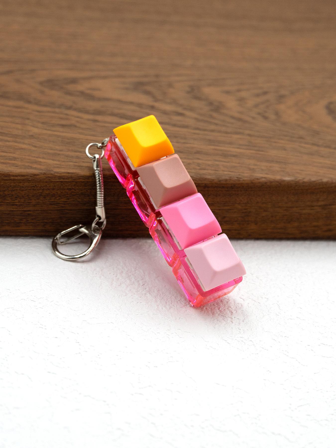 Summer 2025 Fun Keycap Keyboard Keychain, Punk Style Keyboard 4 Keys Toy Keychain for Women & Men, Fashion Accessories for Daily Use for Decompression Gift