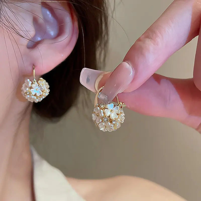 Forest-style floral diamond-studded round ball earrings, Korean fashion design with an elegant touch, light luxury earrings for women E50257-EH