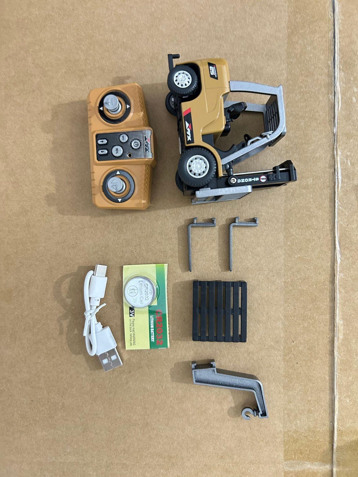 2026 New 1/64 Remote-Controlled Alloy Forklift Engineering Vehicle Tabletop Toys Model Collection Gift For Boys