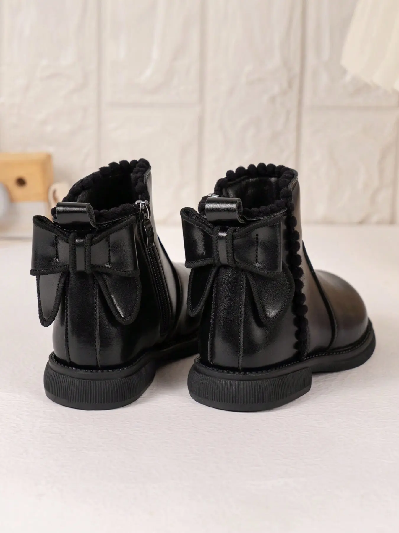 Short Leather Boots, Lace-Up Design, Round Toe, Simple Style, Warm Lining, Perfect for Daily Wear