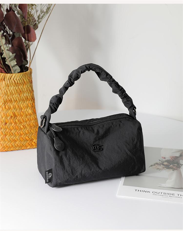 8118 Women's Nylon Portable Pillow Bag 2026 New Simple Shoulder Crossbody Bucket Bag