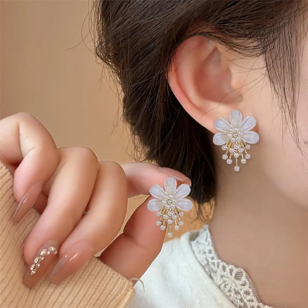 Women's Floral Stud Earrings - Pearl & Crystal Inlaid Statement Ornaments, 1-Pair Versatile Bag Charm Jewelry for Daily Use & Birthday Gifting, Daily Wear, Anti-Tarnish Plated, Lightweight Frame, One Pair