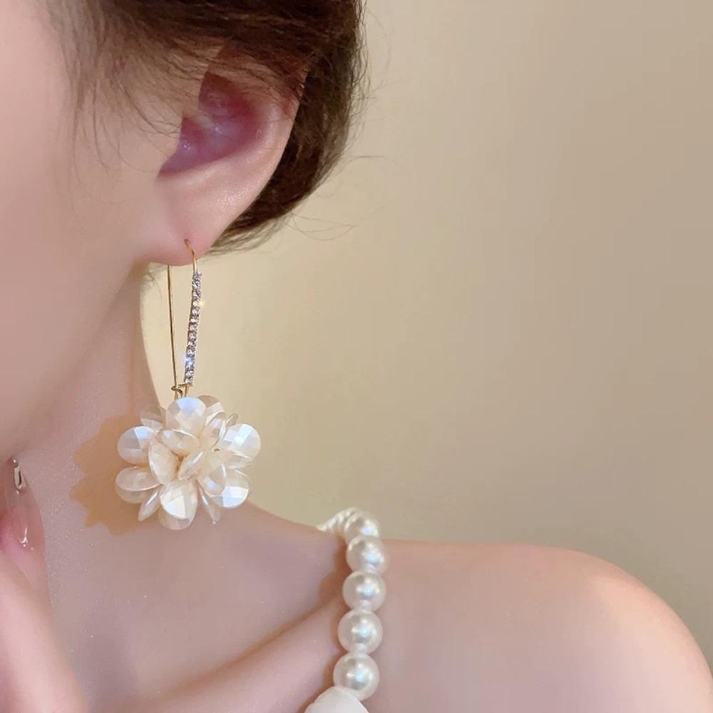 Women's French Retro Diamond Pearl Cluster Flower Earrings, Elegant High-End Light Luxury Versatile Dangle Earrings