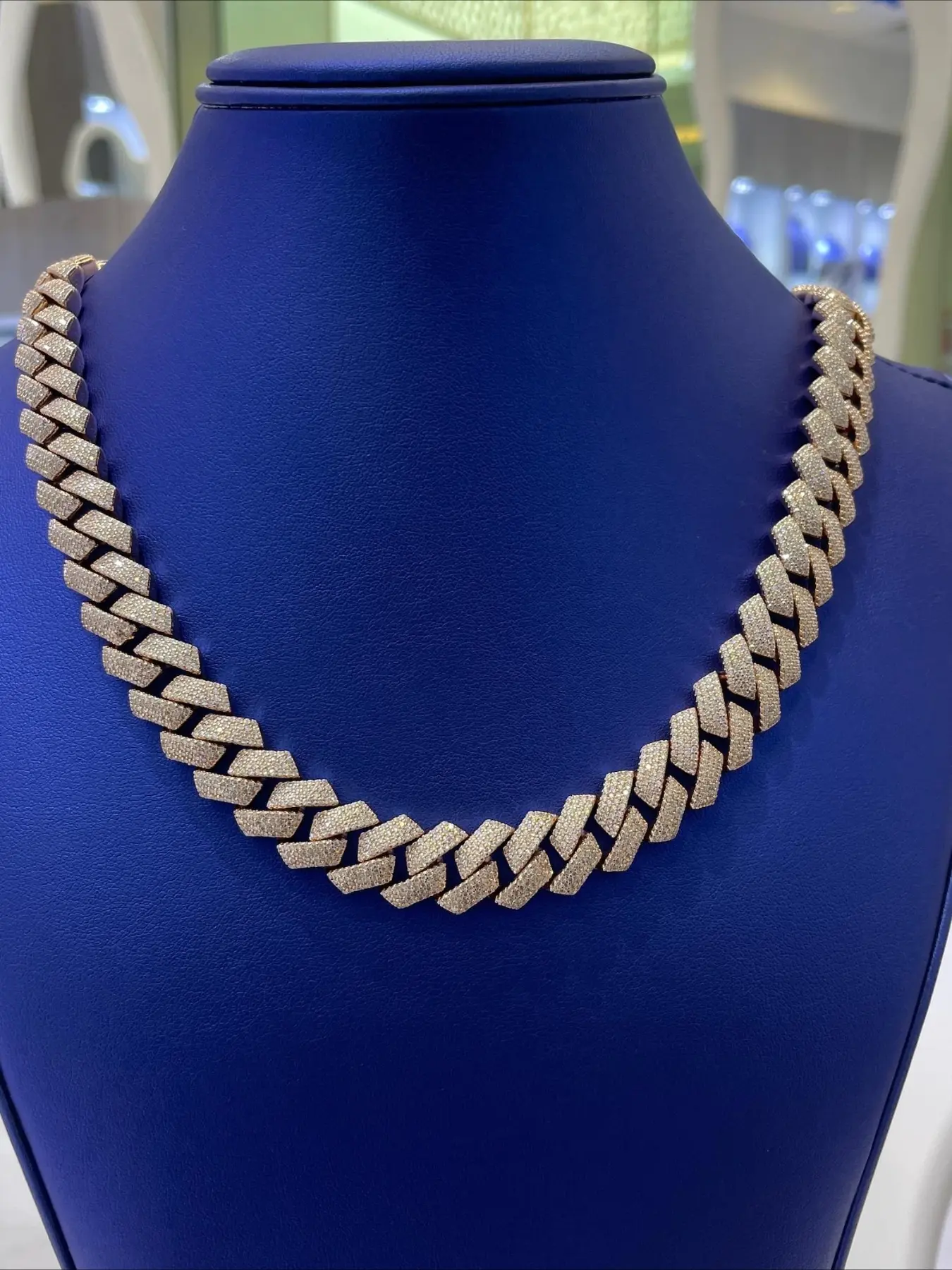 4 rows of 20mm ice-encrusted Cuban chain necklace, VVS D color full-encrusted Cuban chain rap style Miami four rows of ice diamonds Cuban necklace 20mm heavy industry model, full of diamonds shining eye-catching,