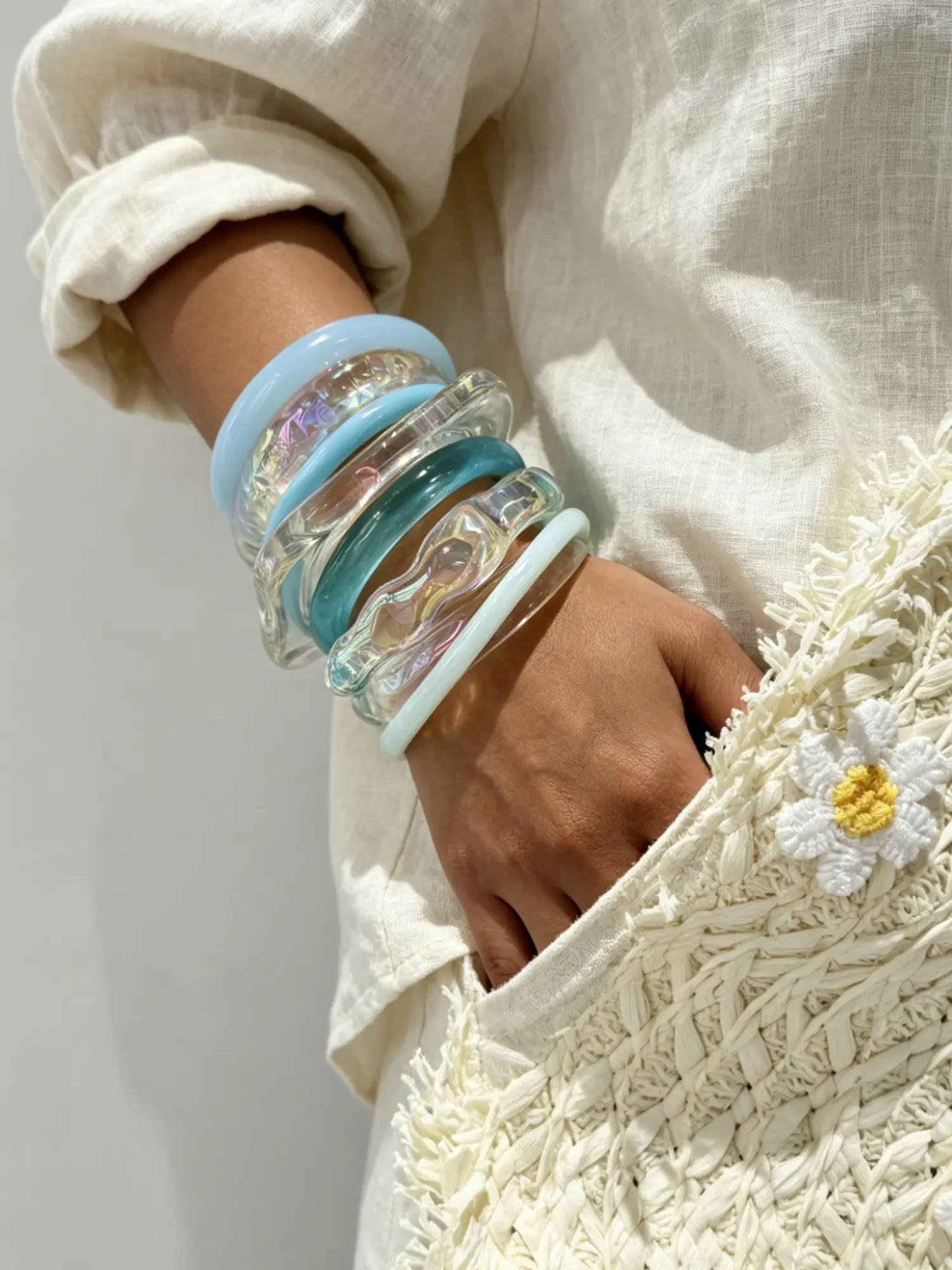 8-Piece Women's Fashion Bracelets, Elegant Chunky Blue Resin Acrylic Graduated Open Cuff Set, Perfect for Parties and Daily Wear, Bracelet Sets