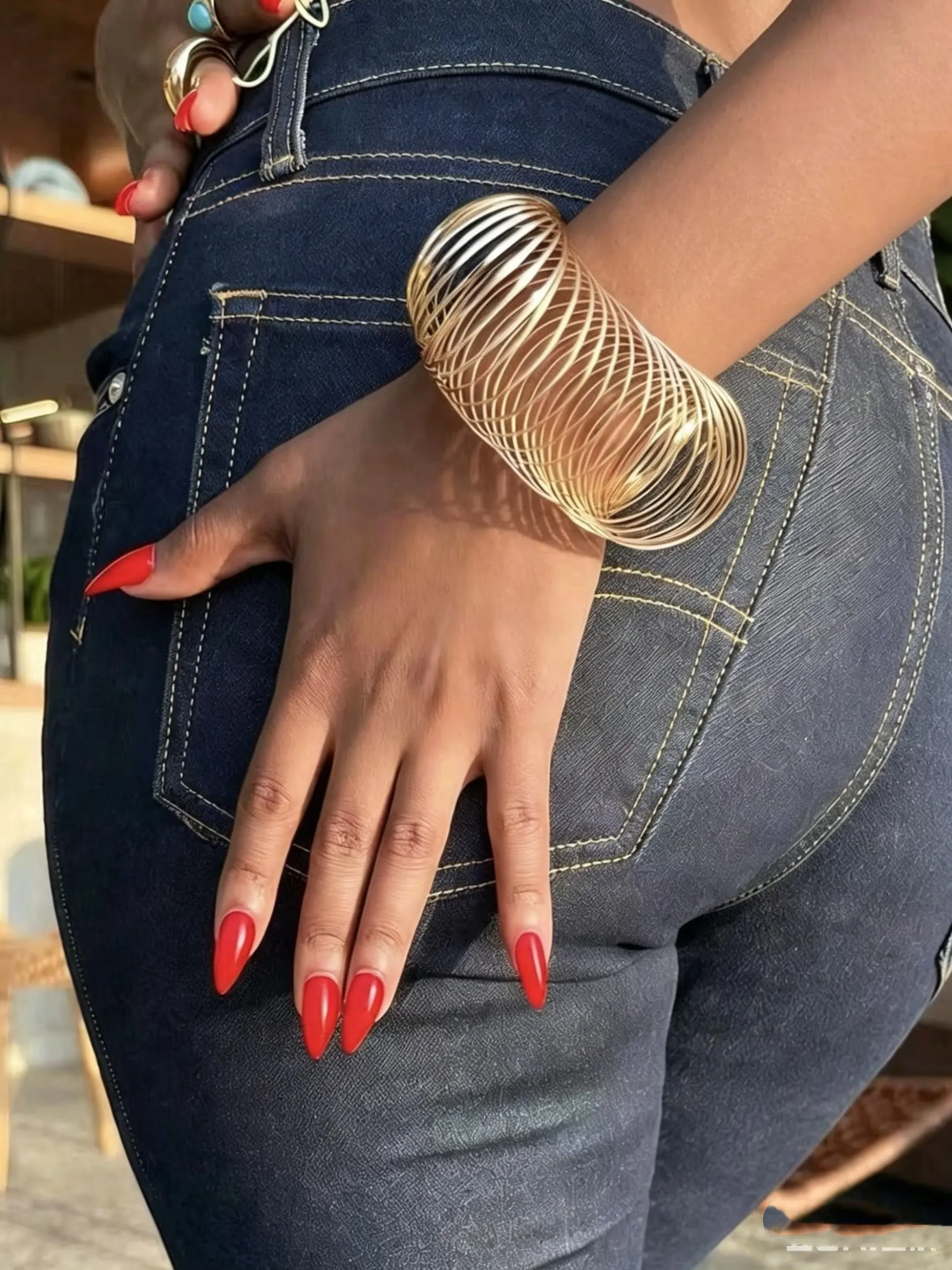1pc Fashionable Personalized Exaggerated Spring Retractable Jewelry Bracelet, Hollow Metal Cuff Bracelet, Party Accessory, Adjustable Bangles, Exquisite Trendy Bracelet, Adjustable Cuffs