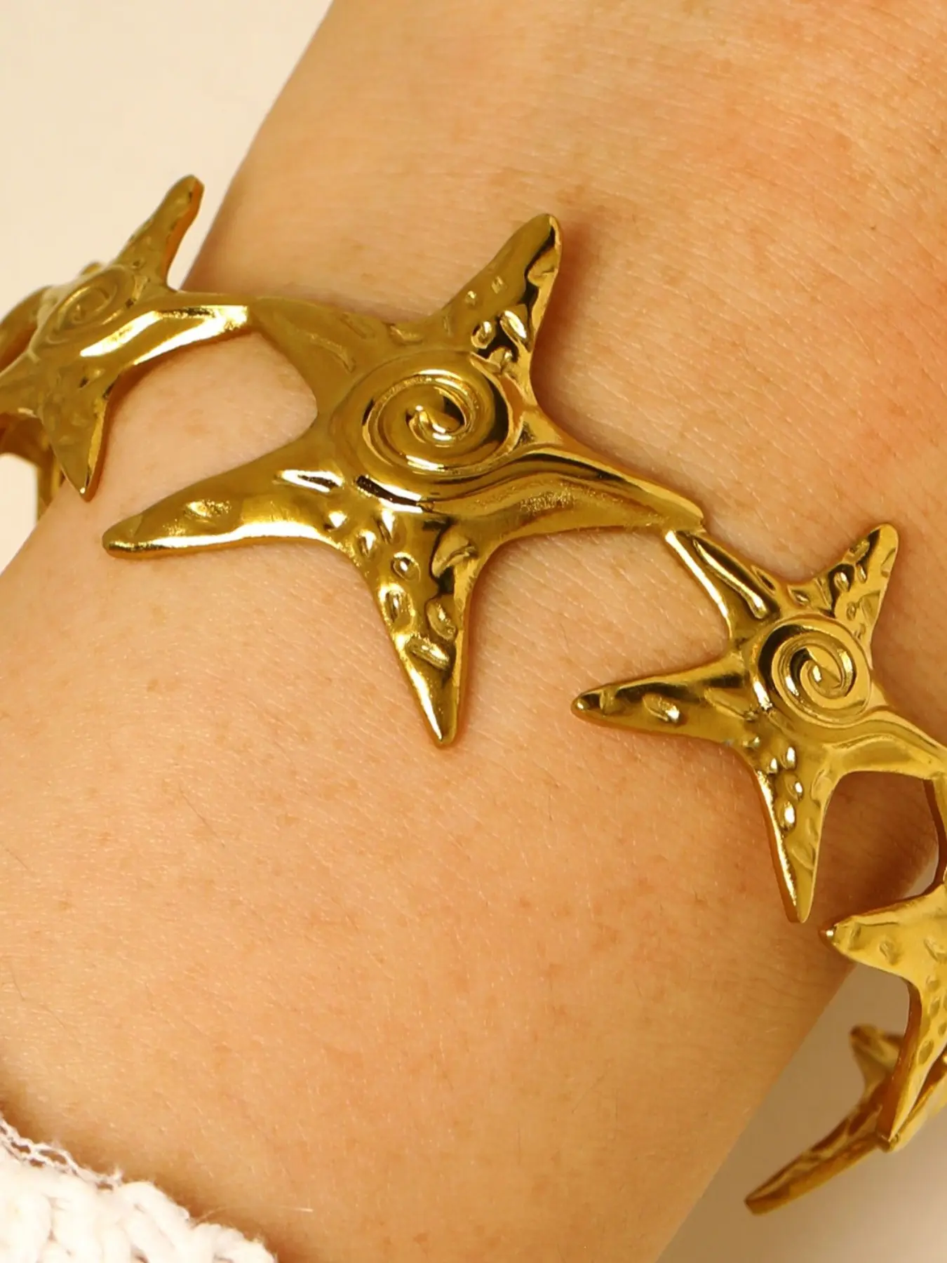 Vintage Starfish Spiral Hollow Out Open Bracelet, Elegant Jewelry for Women, Unique Fashion Accessory