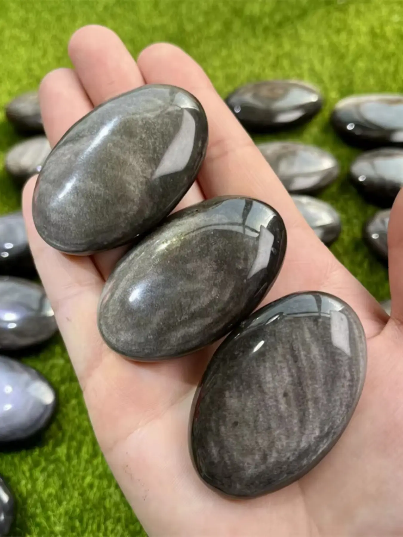 Silver Sheen Obsidian Palm Stone, Natural Silver Color Obsidian Ornament, Glossy Smooth Stone Gift, Exquisite Craftwork Present