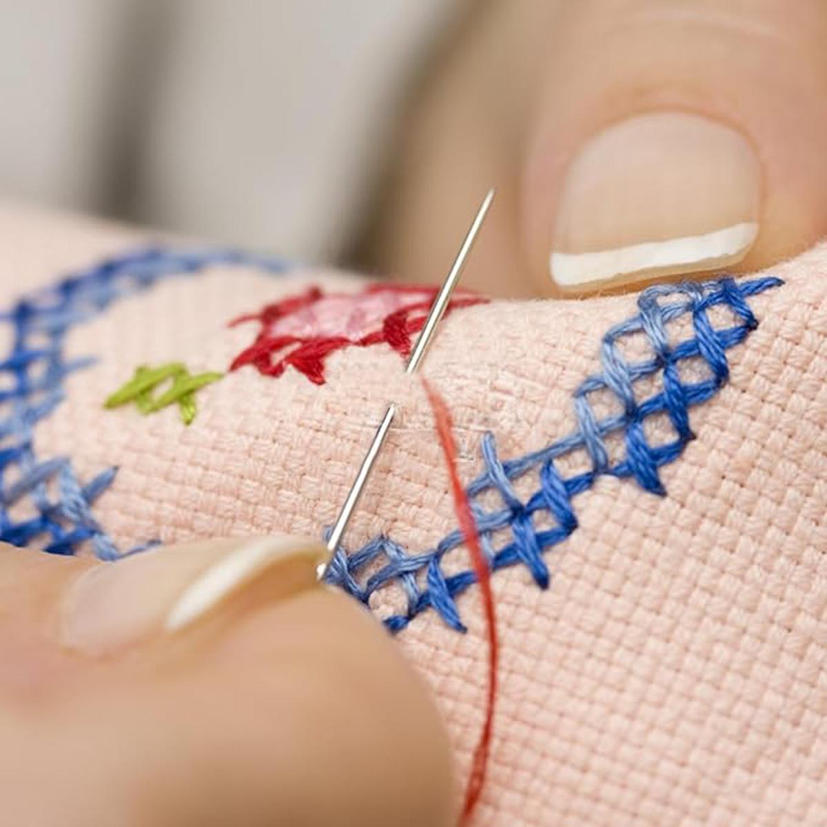 30 Pcs Self Threading Sewing Needles, Side Threading Hand Sewing Needles, Easy Thread Needles for for Knitting Mending DIY Embroidery Sewing, with Wooden Needle Case