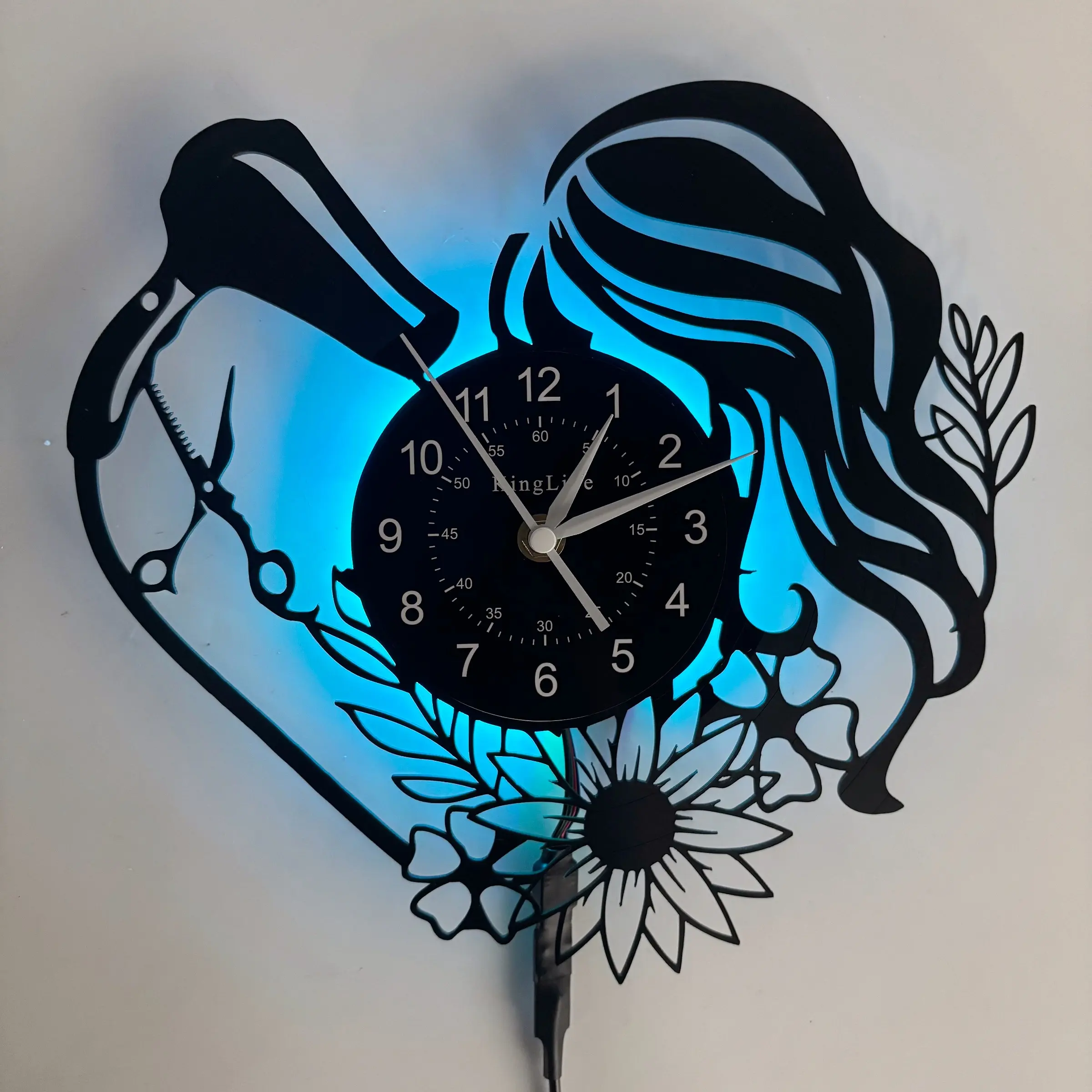 Vintage Hair Salon Vinyl Wall Clock, Creative Decorative Clock for Hair Salons, Home Art Decoration, Perfect Gift for Holidays