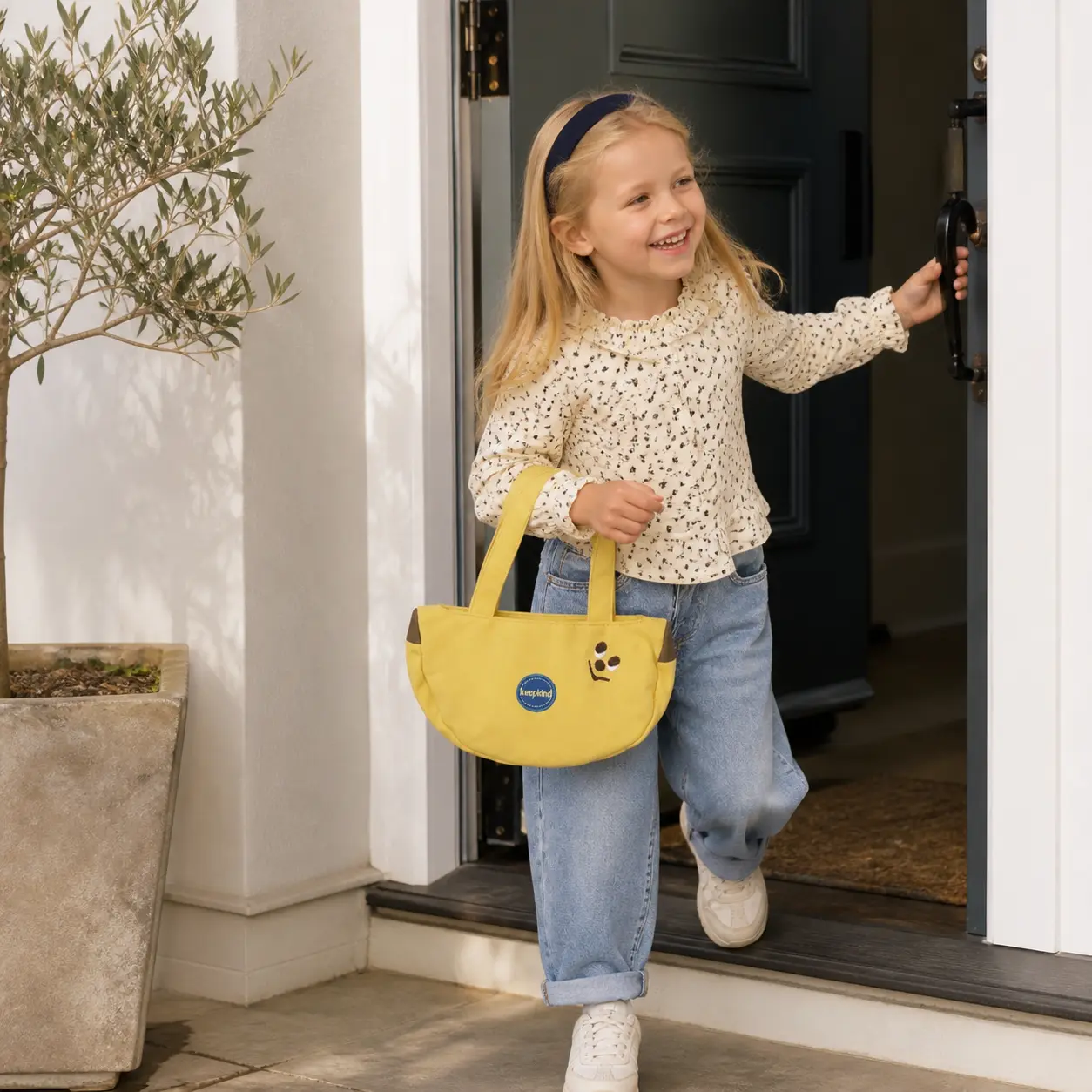 Banana Shaped Tote Bag with Cute Face Detail, Yellow Handheld Shoulder Bag for Commute and Daily Use