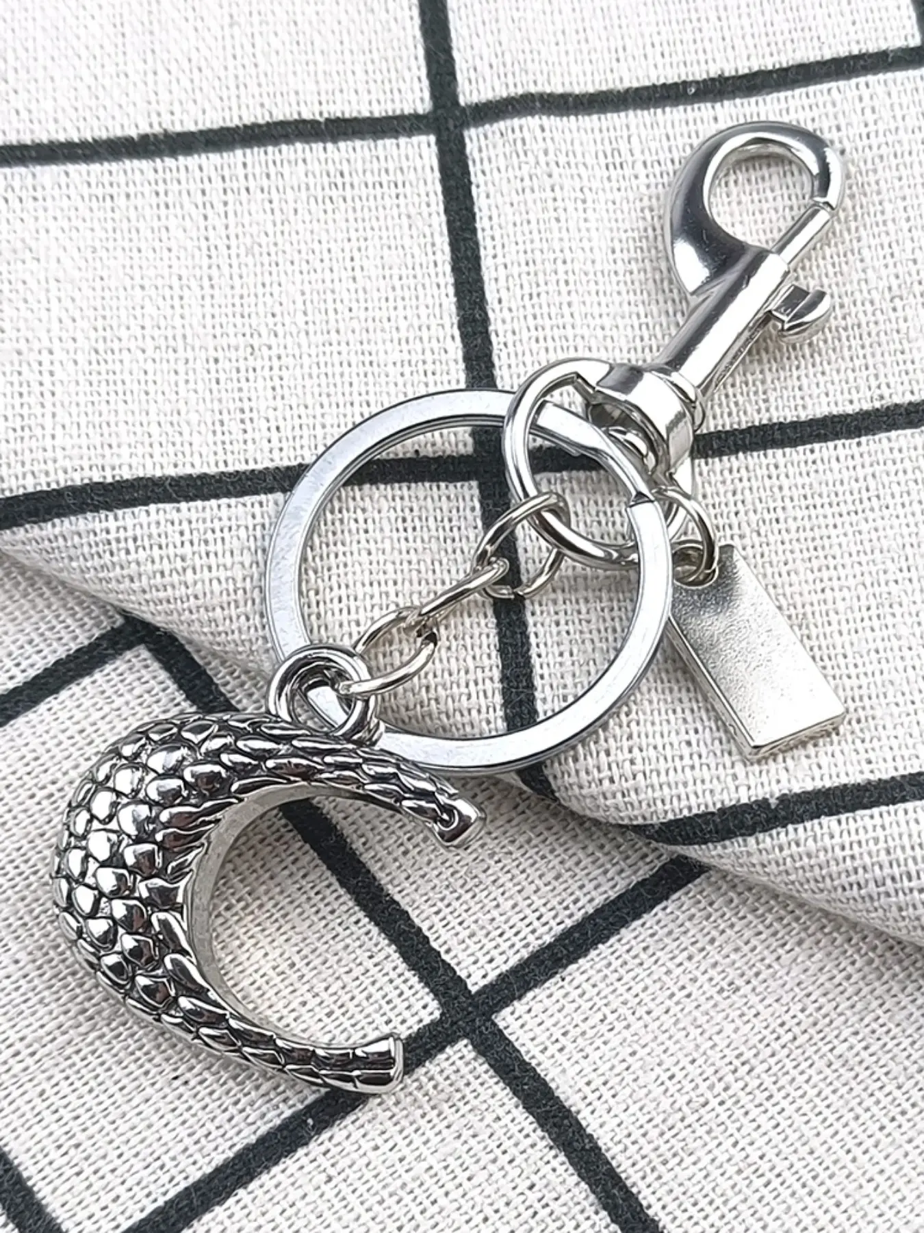 New Metal Snake Pattern Keychain, Letter Rhinestone Fashion Key Ring, Bag Accessory, Stylish Key Holder, Trendy Key Chain, Sparkling Keychain
