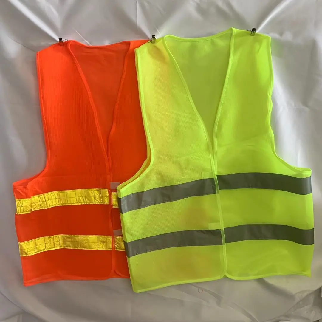 Multi-Pocket High Visibility Reflective Safety Vest Adjustable Rechargeable Running Vest Light