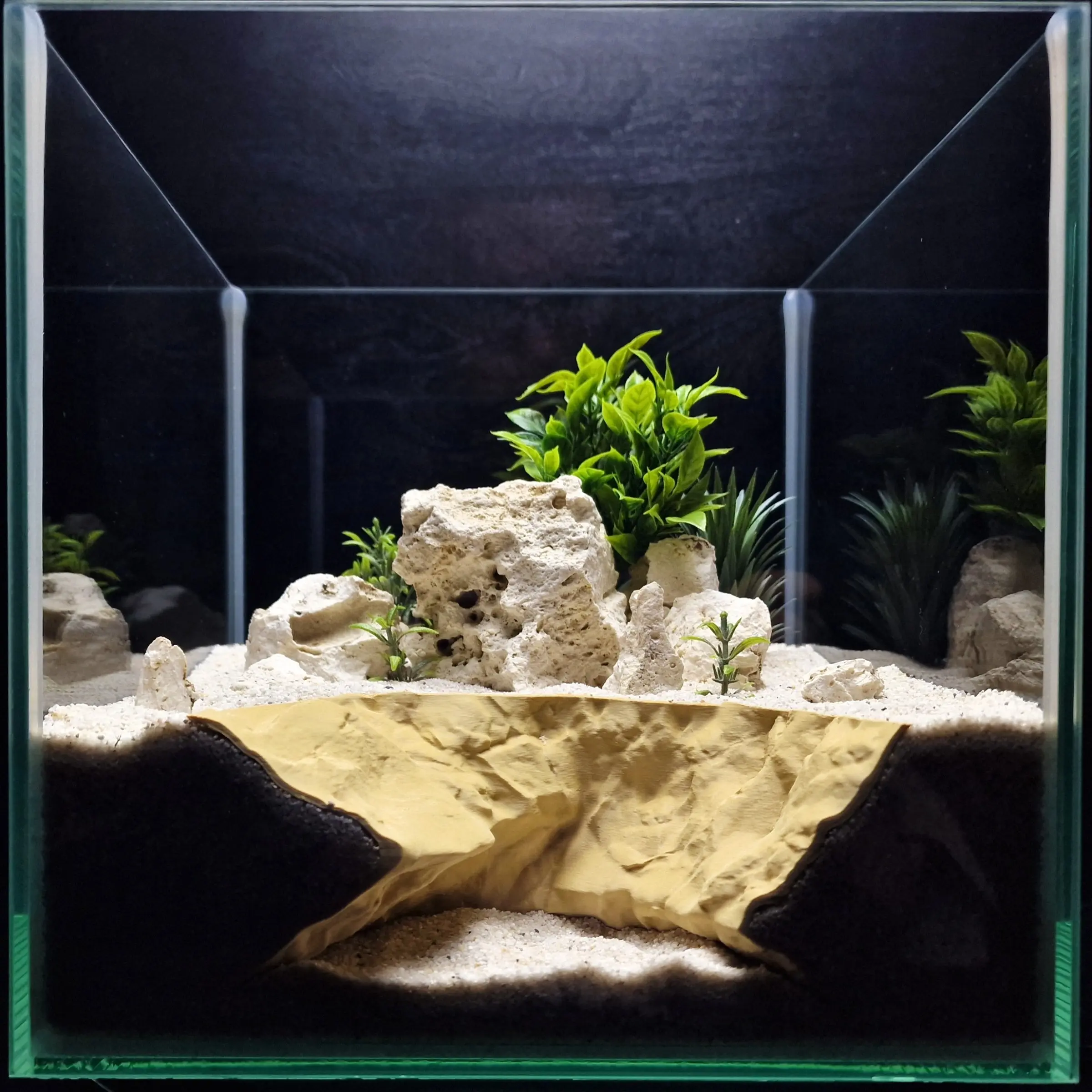3D Printed Rock Texture Underground Fish Shrimp Cave, Ideal Hiding Spot for Crawling Amphibians, Unique Aquatic Habitat Decor