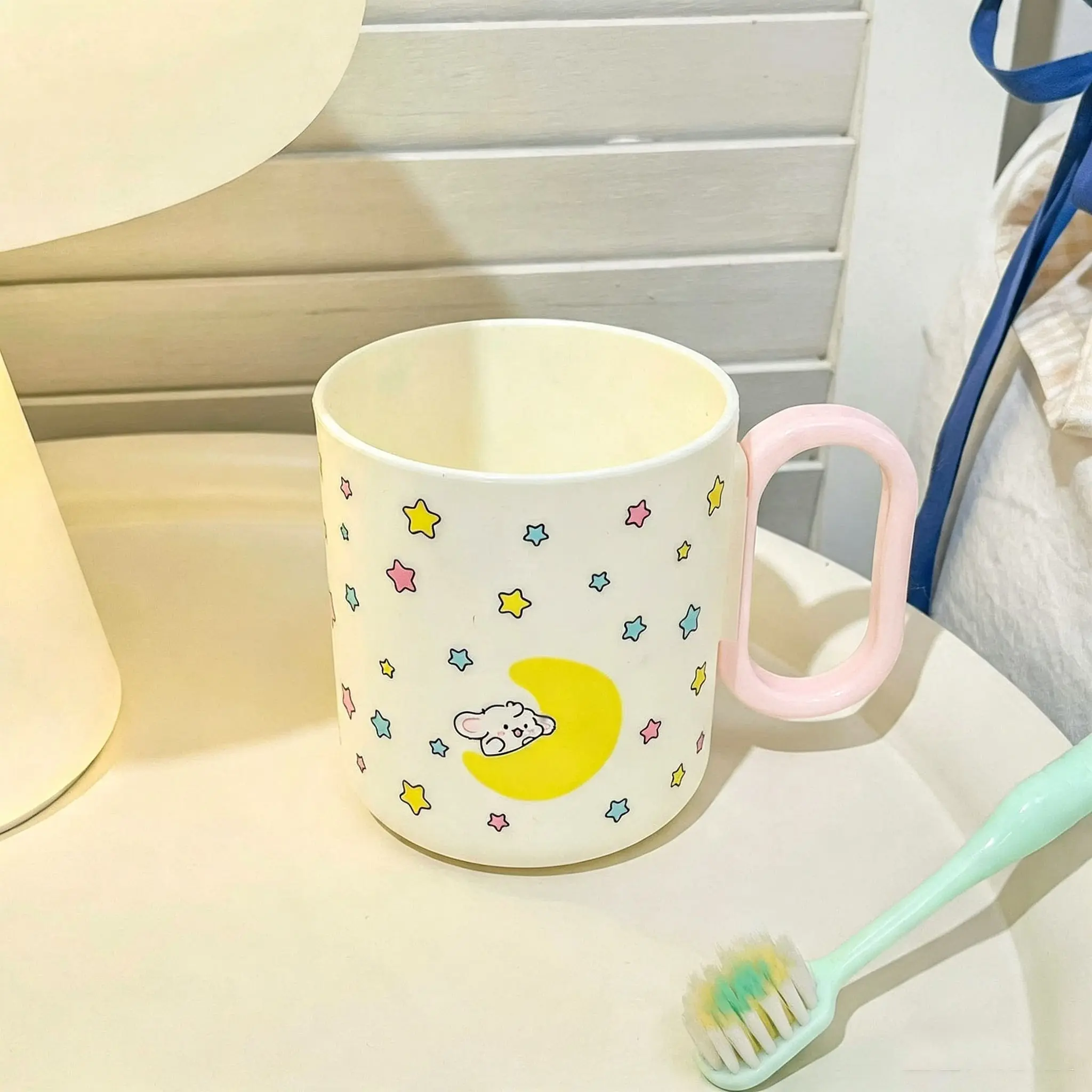 Cute Cartoon Dog Mouthwash Cup, Plastic Bathroom Rinse Cup with Large Handle, Kids Toothbrush Cup, Lightweight Daily Oral Care Accessory