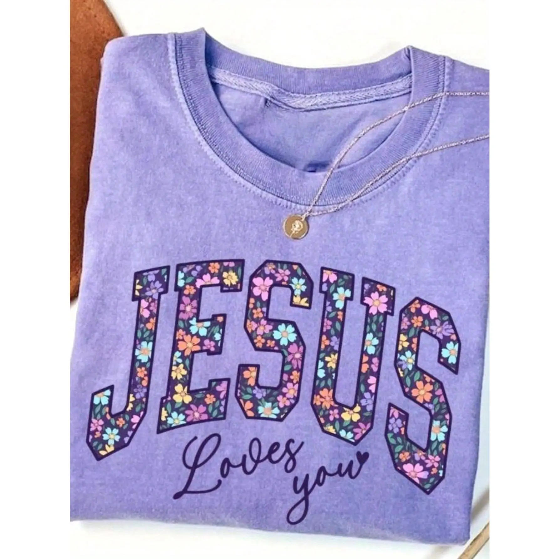 2026 Washed Women's Cute T-Shirt, "Jesus Loves You" T-Shirt, Christian T-Shirt, Suitable For Christian Moms, Religious Theme Shirt Gift, With Bible Ve
