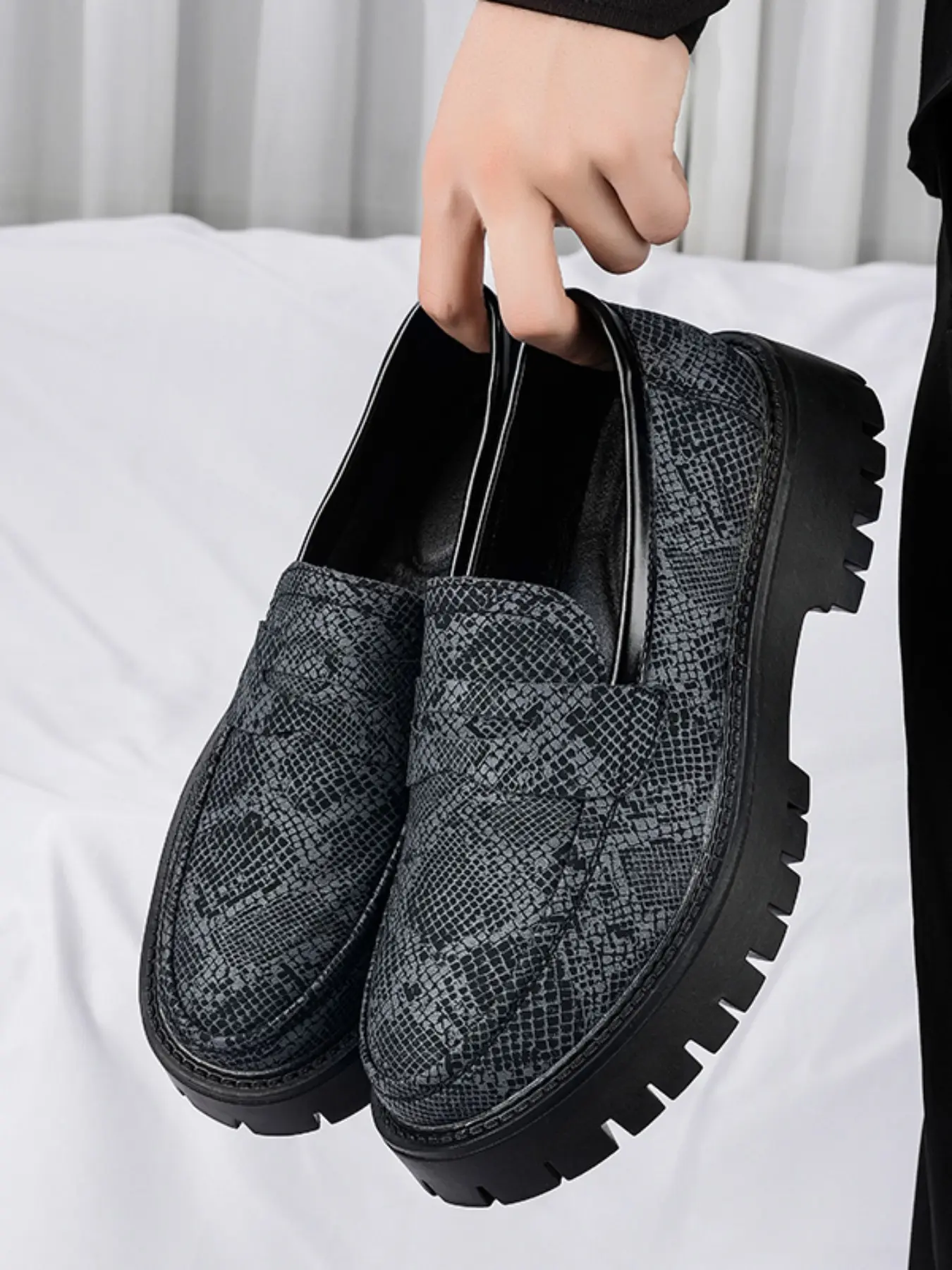 Men's Retro Snake Print Thick Sole Loafers, Slip On Shoes, Height-Increasing Anti-Slip Trendy Business Casual Party Shoes, Comfortable Leisure Footwear