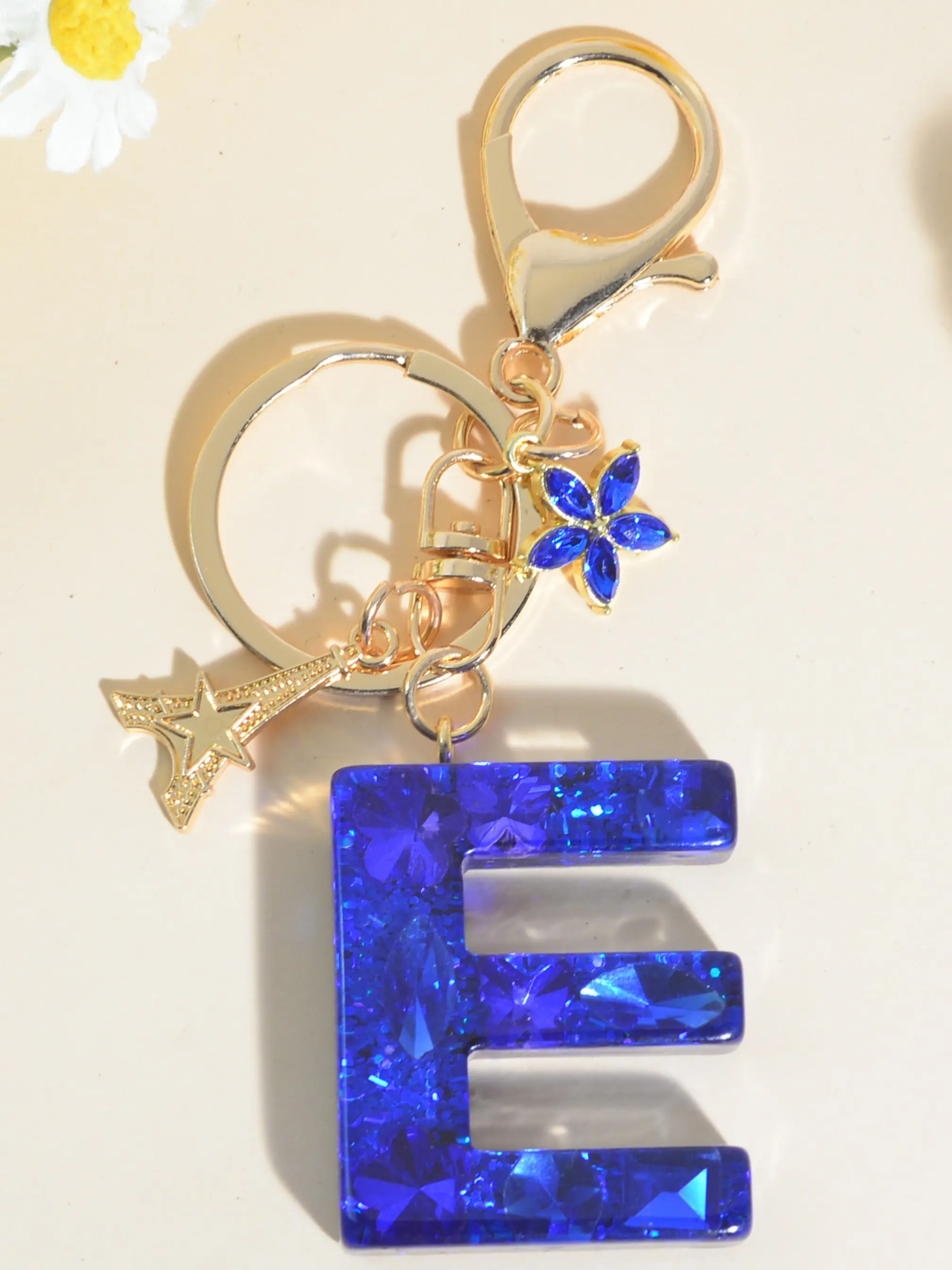 Shiny Blue Crystal Acrylic Letter Keychain, Gold Eiffel Tower Pendant, Floral Decoration, DIY Bag Charm, Butterfly Pattern, Casual Style, Keychain Charms