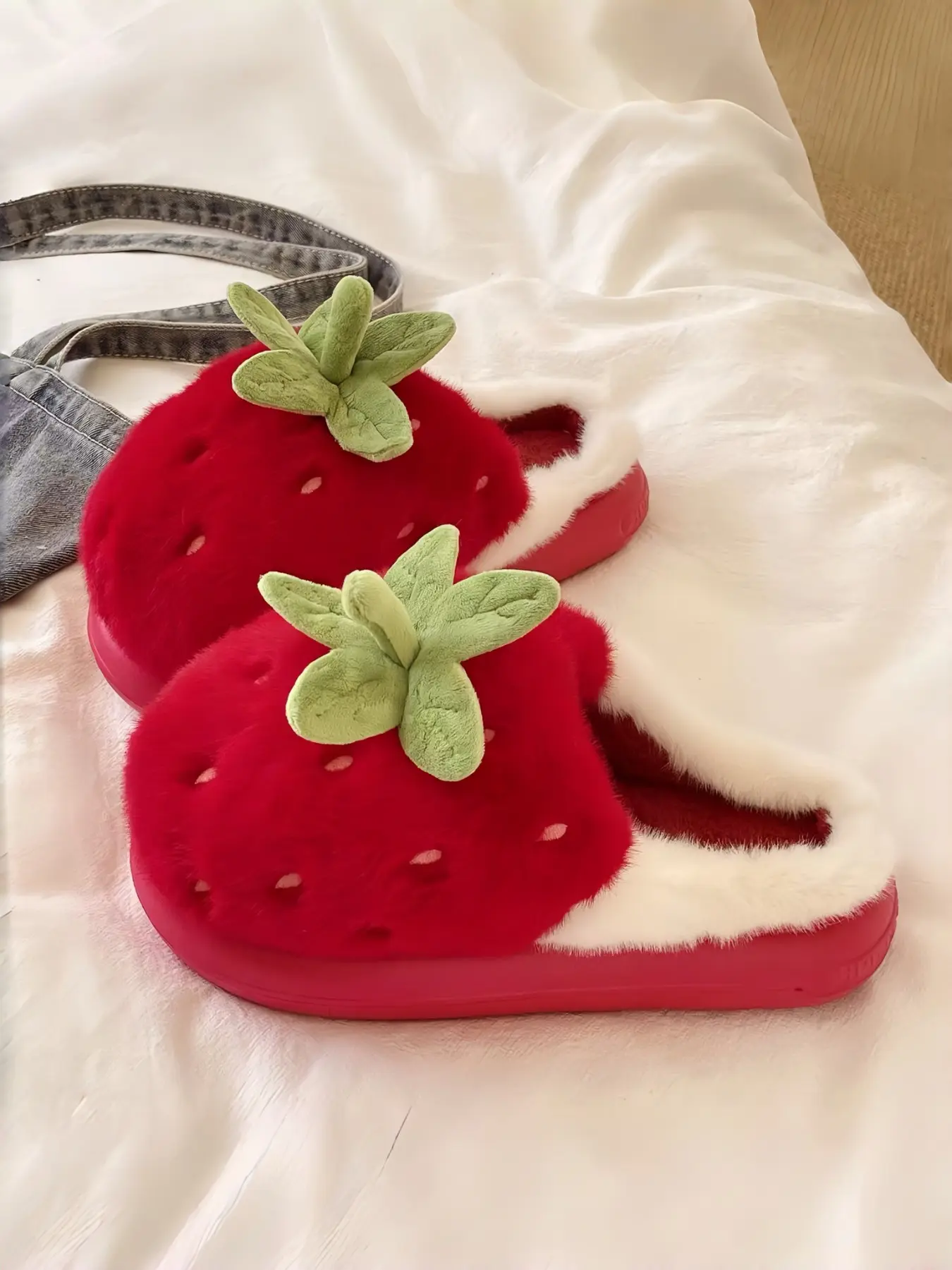 Cute Apple Strawberry Winter Warm Slippers, Women's Cartoon Fruit Comfortable Shoes, Christmas Gift, Eva Anti-Slip Durable Sole, Three Colors Available