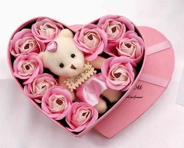 Cross-border Soap Flower Rose Heart-shaped Gift Box, Valentine's Day and Christmas Gift, Heart-shaped Artificial Rose Gift Box and Present