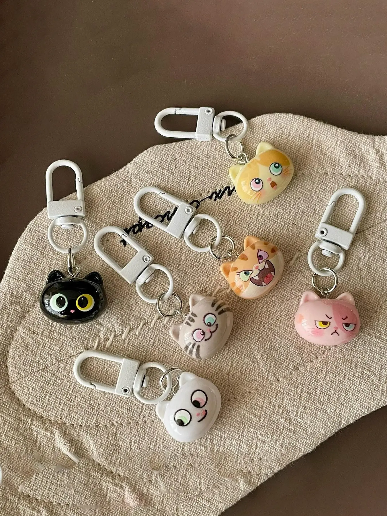 6pcs Cute Resin Cat Charms, Adorable Animal Pendant, Cute Bag Pendant for Phone Chain, Backpack Camera Decor, Couple Gift for Girls, Trendy Accessories, Lovely Charms