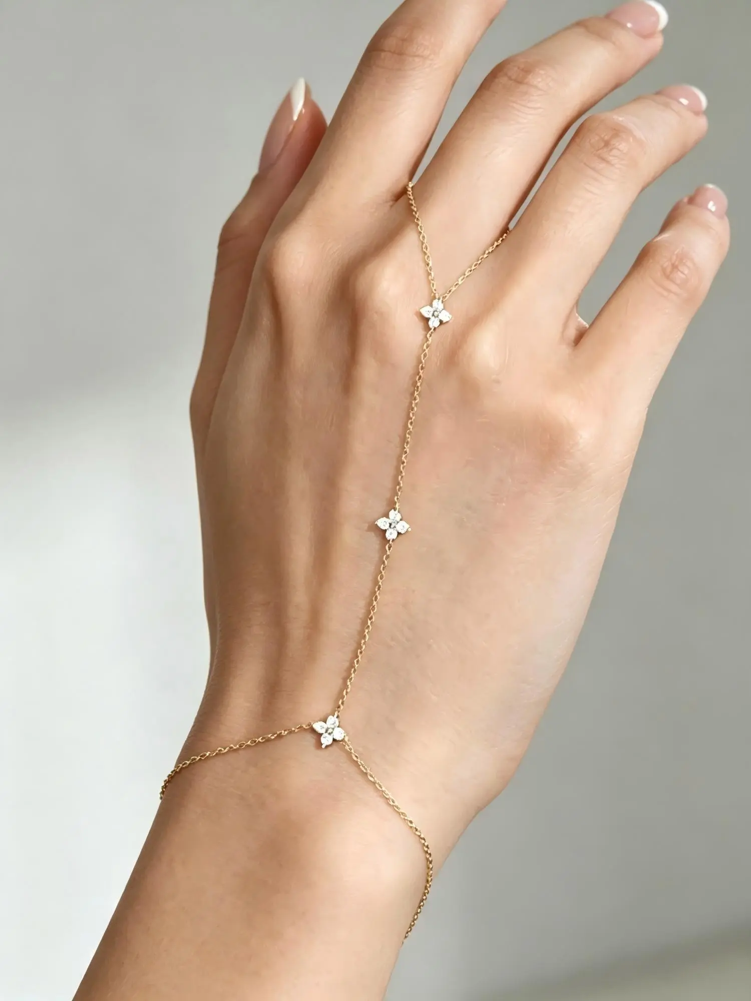18K Gold Plated Clover Hand Harness Ring Bracelet for Women, Dainty Zircon Hand Chain Connected Finger Ring, Non Tarnish Minimalist Aesthetic Bridal Boho Jewelry, Elegant Summer Festival Everyday Luxury Accessory Birthday Gift Idea