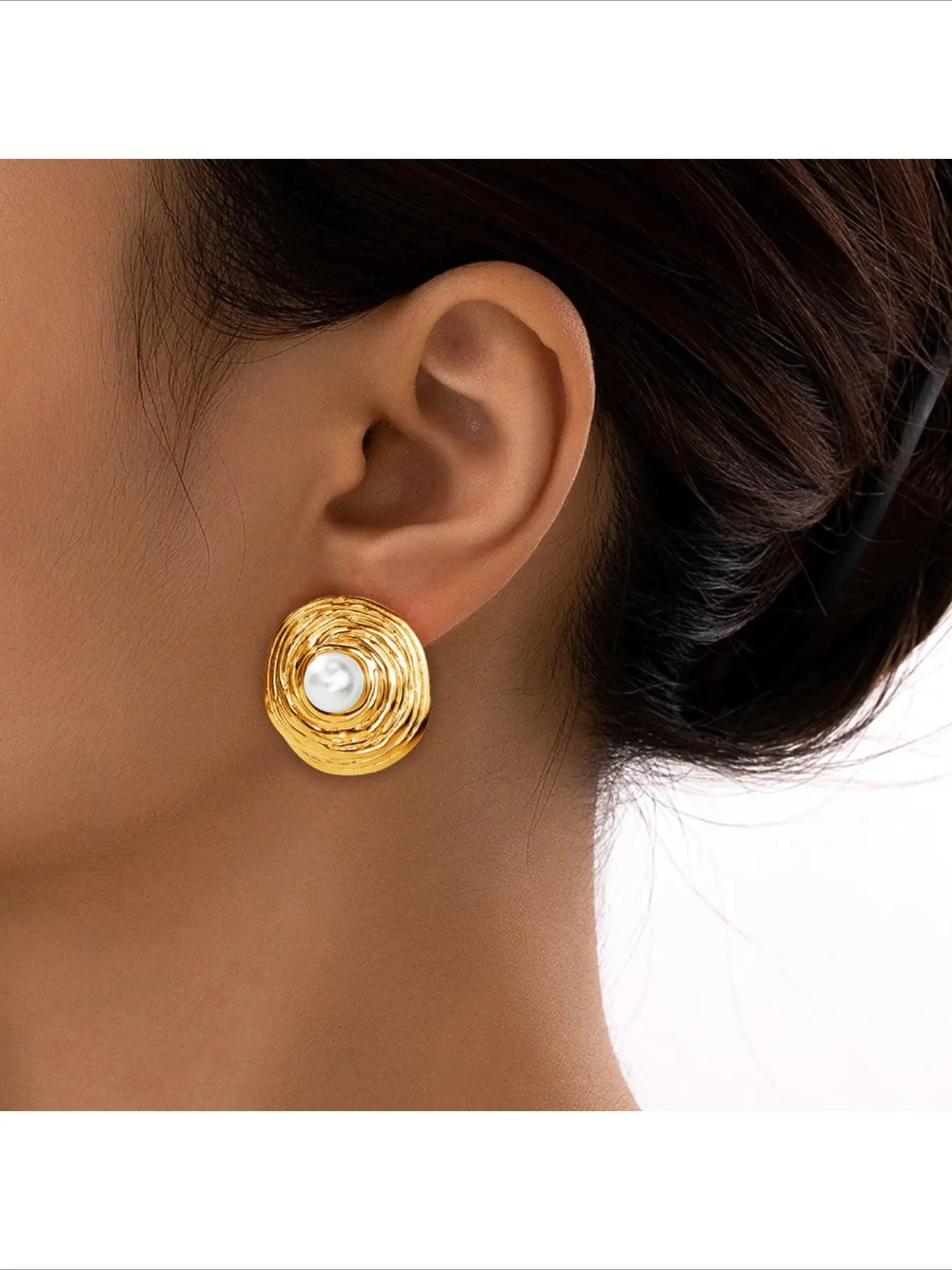 Trending Hot Selling Round Bead Pearl Stud Earrings High End Sense Versatile Delicate Circle Pearl Earrings Daily Wear Matching All Kinds of Outfits Popular Minimalist Fashion Jewelry For Women