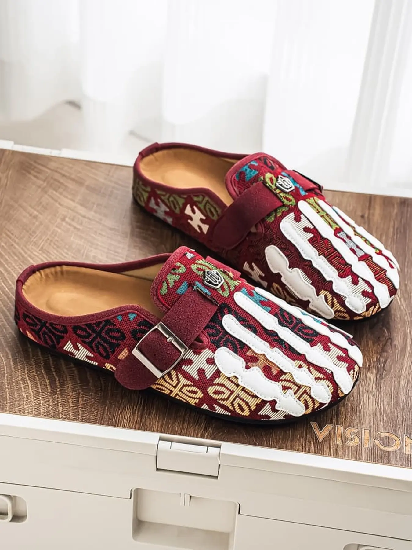 Men's street style toe cover slides, skull spliced breathable fabric upper, anti-slip flat sole for walking