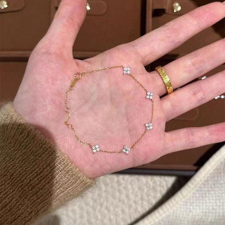 Gold-colored five-petal four-leaf flower design cubic zirconia bracelet, elegant women's jewelry, a perfect gift for special occasions