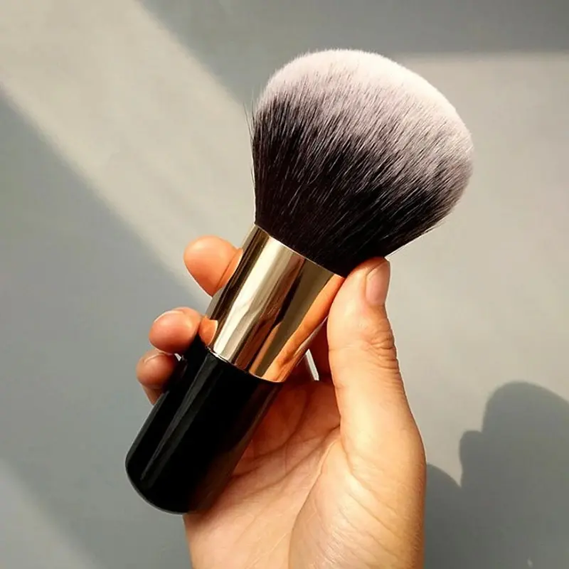 Large Makeup Brush for Blush and Foundation, Soft Facial Makeup Tool, High-Quality Cosmetic Brush, Perfect for Professional Use, Multifunctional Makeup Brush, Complexion Brush