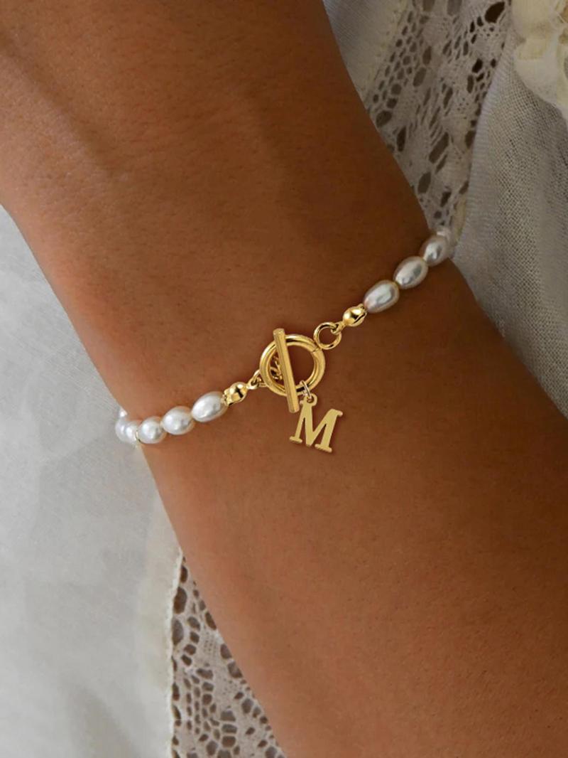 2024 Summer Women's Letter Initial Detail Faux Pearl Decor Bracelet Back To School, Stainless Steel Ot Buckle Matching Jewelry, Chain Clean Girl Accessories, Fall Outfits, Fall Freshness Fall, Letter Link Bracelet