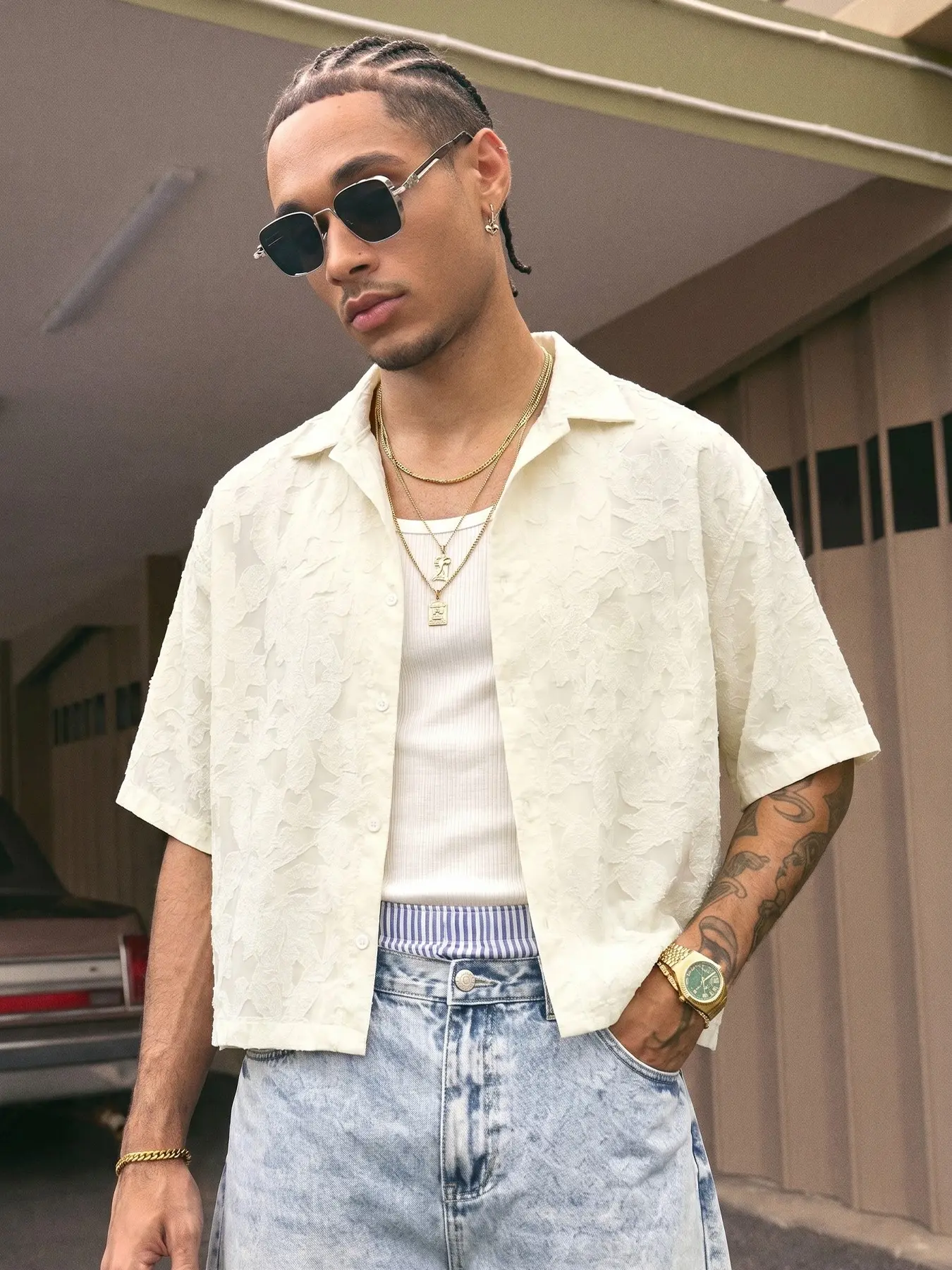 Men's Semi-Sheer Textured Floral Shirt, Beige Cropped Short-Sleeve Lapel Collar Casual Top, Suitable For Street Outings, Weekend Trips And Daily Outfits