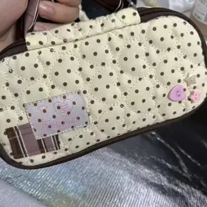 Cute portable pencil case with high aesthetic appeal, ins-style, large capacity, stationery bag for girls, makeup bag, miscellaneous item storage bag