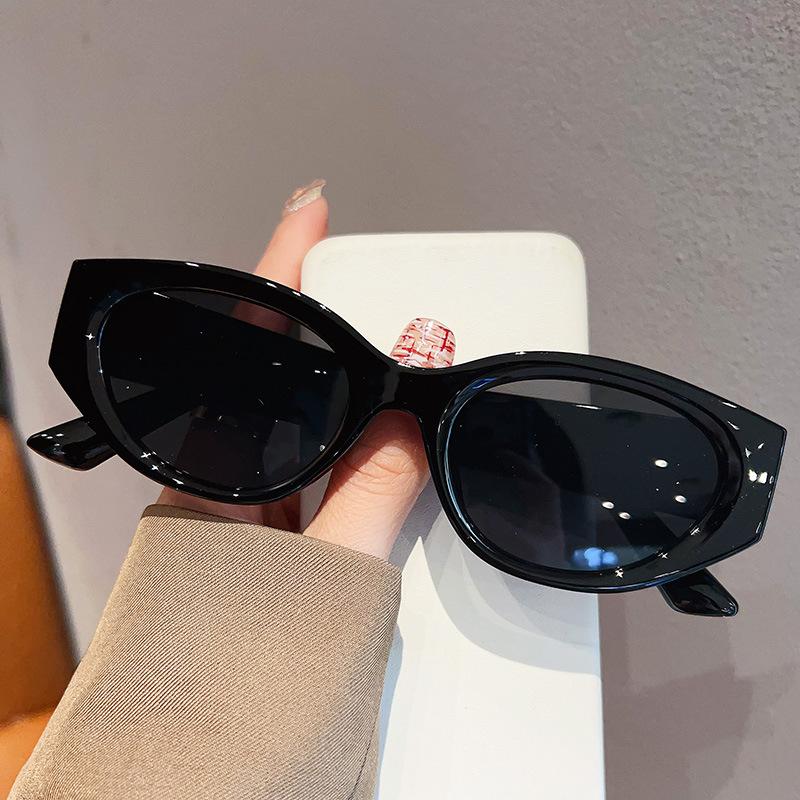 2026 New Cat Eye White Sunglasses Women's Trendy Square Round Face Covering Cheekbones Showing Face Small Summer Sunglasses