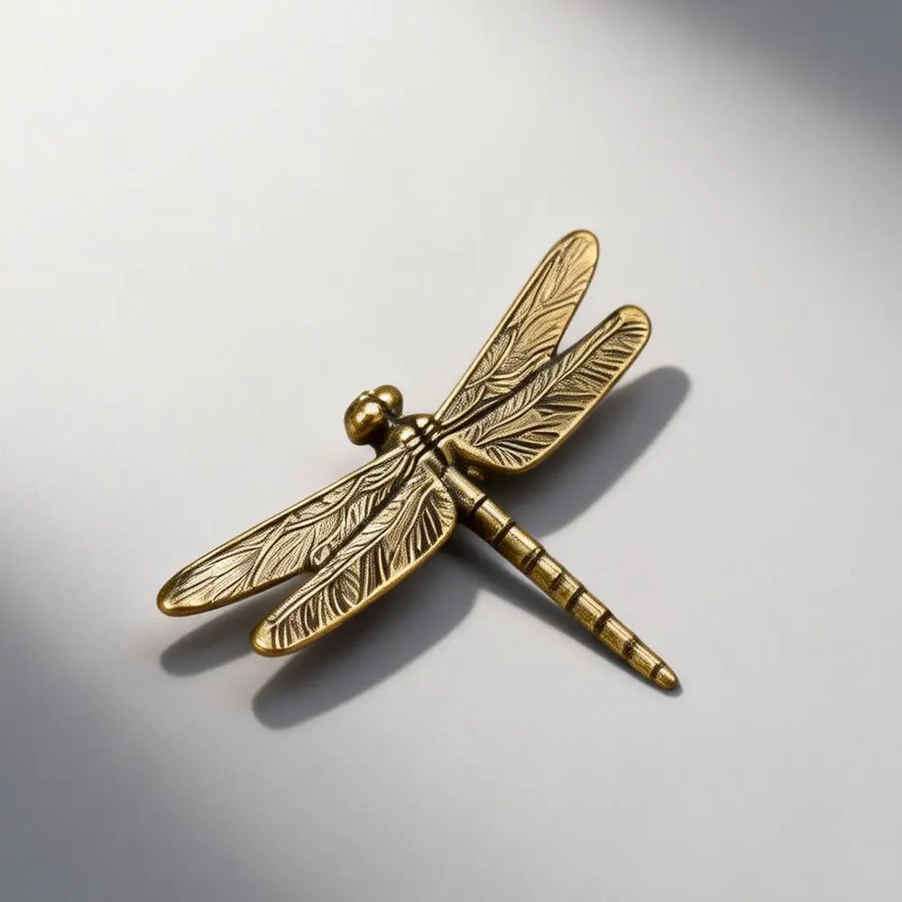 Vintage Brass Dragonfly Ornament, 3D Relief Wings Tea Pet Desktop Decor, Mini Copper Craft, Retro Antique Style, Tabletop Decoration, Decorative Figurine