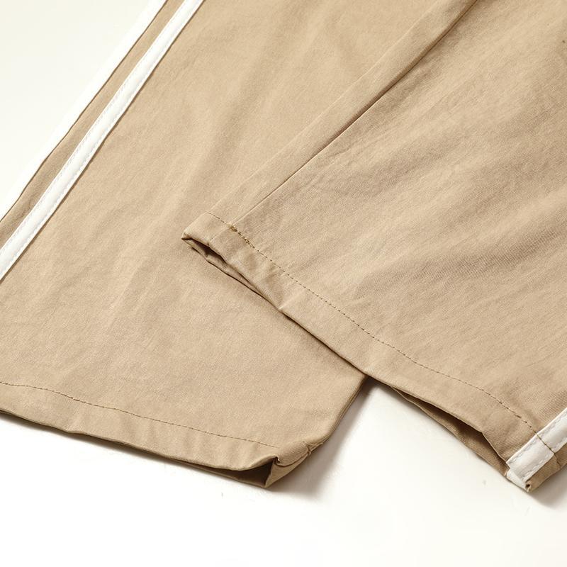 Men's stylish striped print drawstring waist sweatpants, casual and loose-fitting with pockets and a straight leg design, suitable for autumn and winter wear, men's everyday trousers.