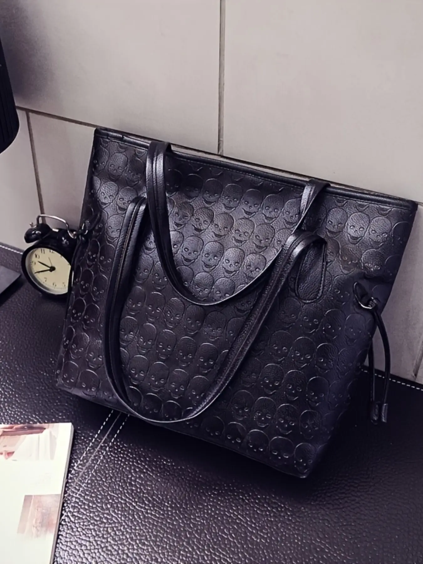 Halloween Skull Bag for Women, Vintage Casual Large Capacity Shoulder and Handbag, Unique Skull Head Design for Costumes and Daily Use