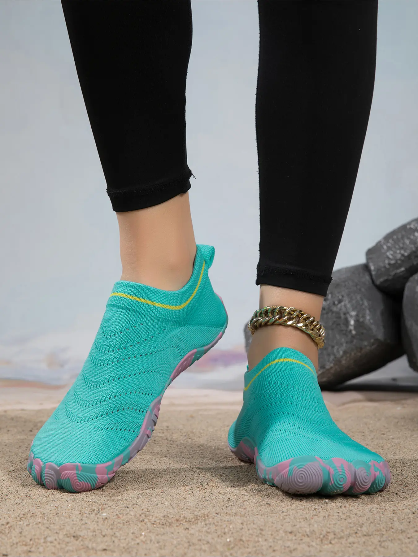 Women Breathable Mesh Barefoot Water Shoes, Water Sports Footwear, Anti-slip Cut Resistant Quick Dry Aqua Socks, Multi-purpose Beach Shoes for Swimming Yoga Snorkeling