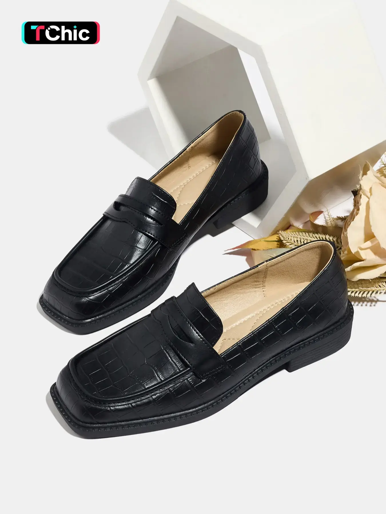 Women's Casual Slip-On Loafers, Casual Flat Footwear, Large Size Comfortable Walking Shoes, Thick Sole Metal Buckle Design, European Style Beanies, Footwear